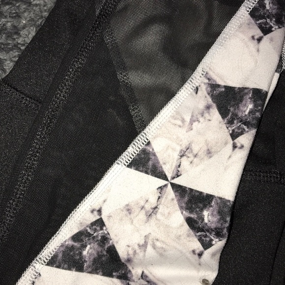 Black/marble printed leggings with mesh - Picture 1 of 3